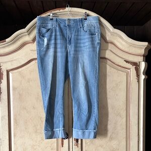 Democracy Light Blue Denim Capri Jeans Size 12